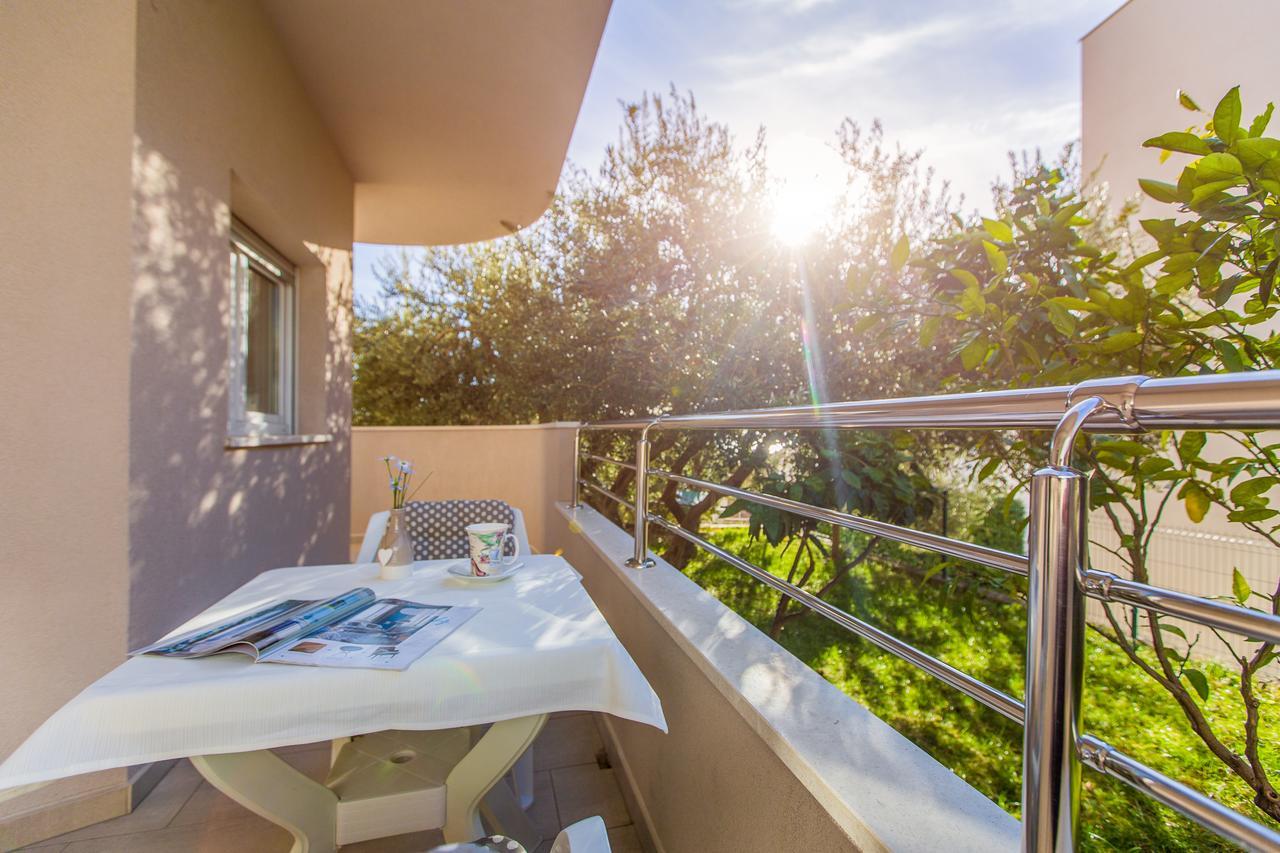 Maiv Residence - Family & Designer Suites Rogoznica  Ngoại thất bức ảnh