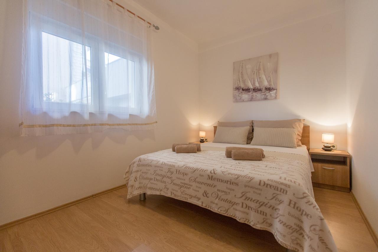 Maiv Residence - Family & Designer Suites Rogoznica  Ngoại thất bức ảnh