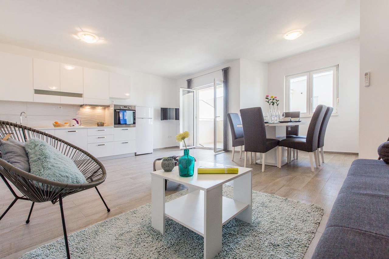 Maiv Residence - Family & Designer Suites Rogoznica  Ngoại thất bức ảnh