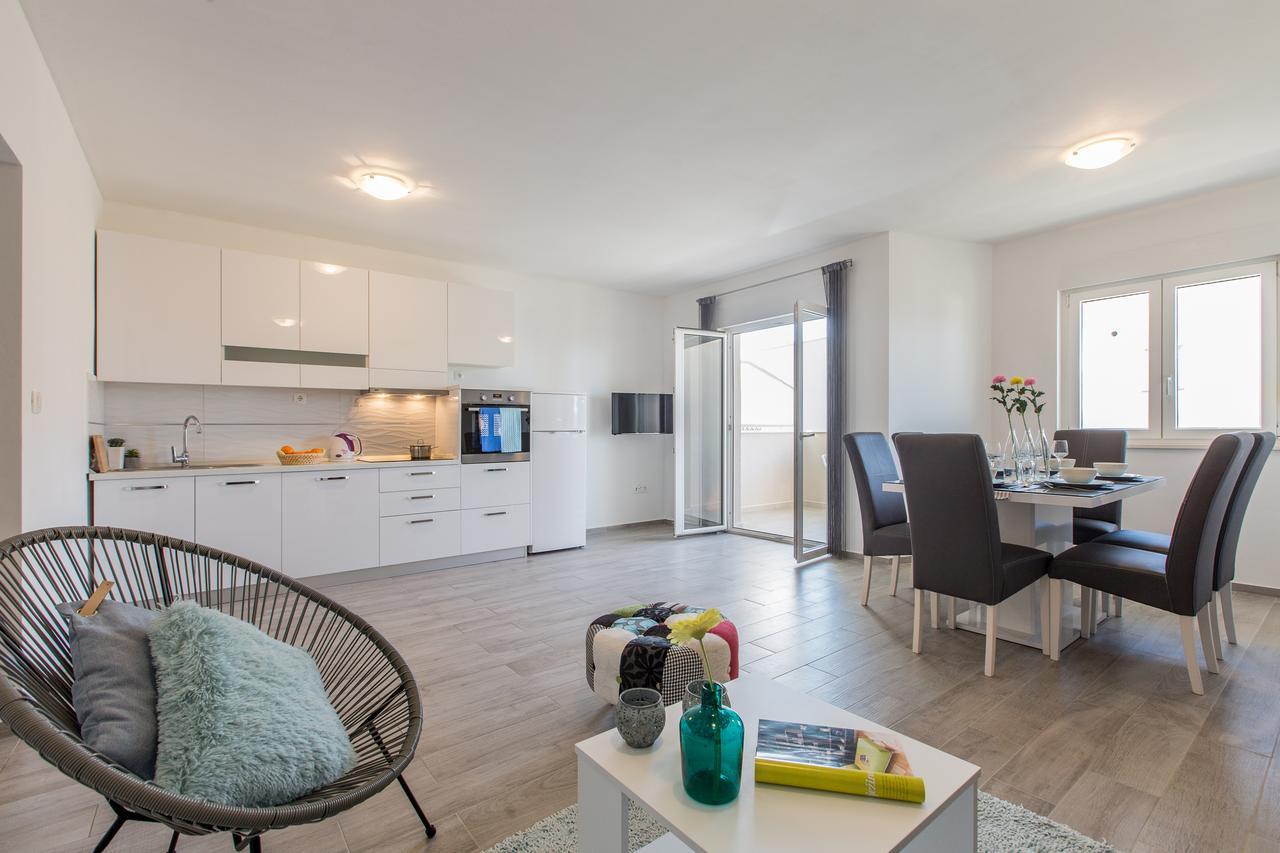 Maiv Residence - Family & Designer Suites Rogoznica  Ngoại thất bức ảnh