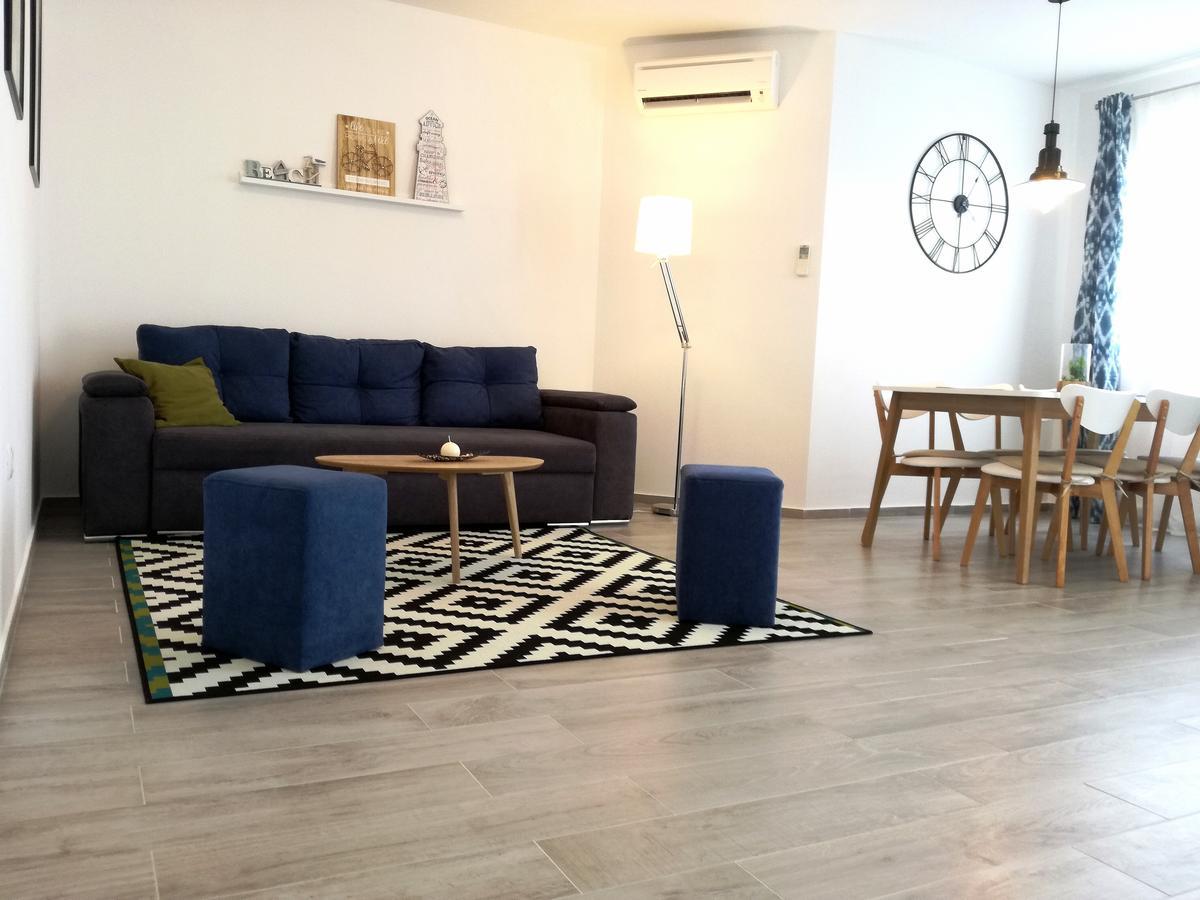 Maiv Residence - Family & Designer Suites Rogoznica  Ngoại thất bức ảnh