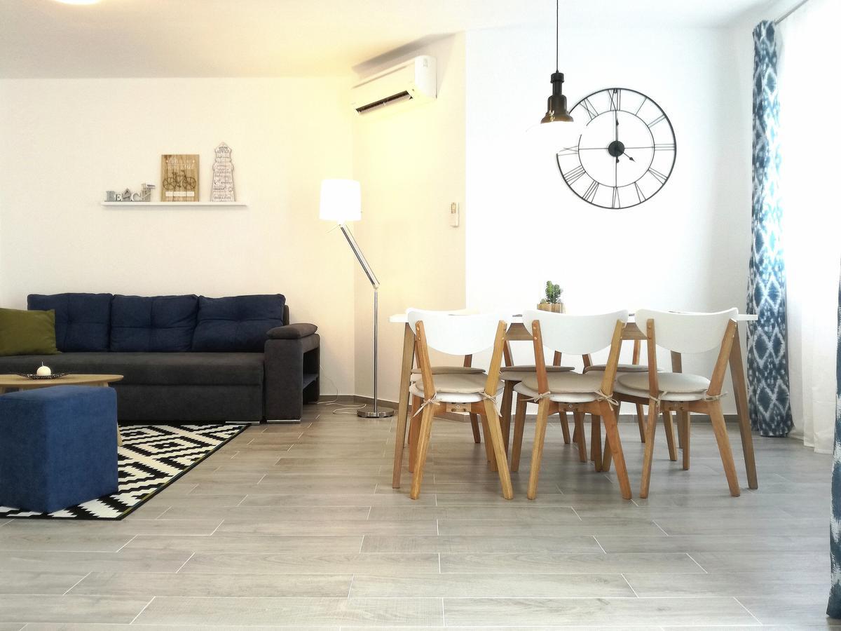 Maiv Residence - Family & Designer Suites Rogoznica  Ngoại thất bức ảnh