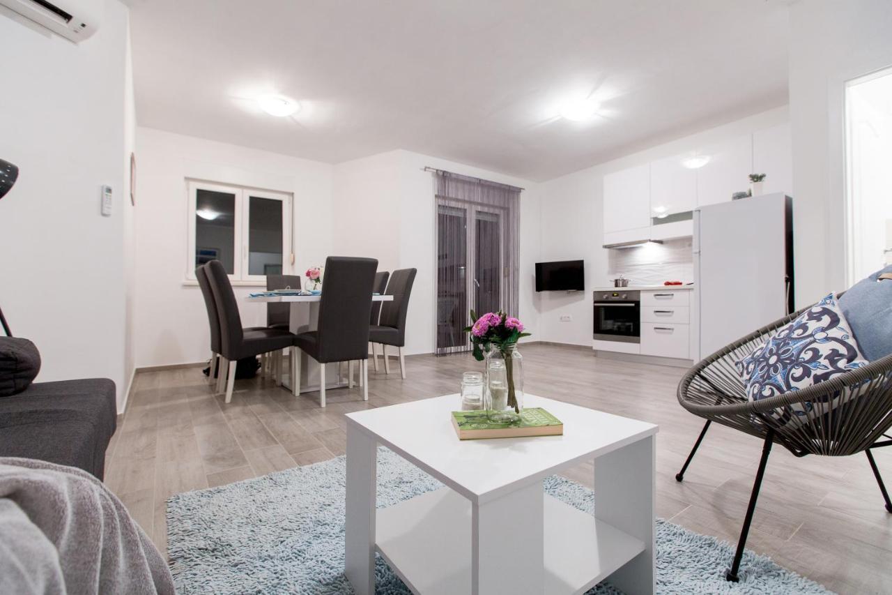 Maiv Residence - Family & Designer Suites Rogoznica  Phòng bức ảnh